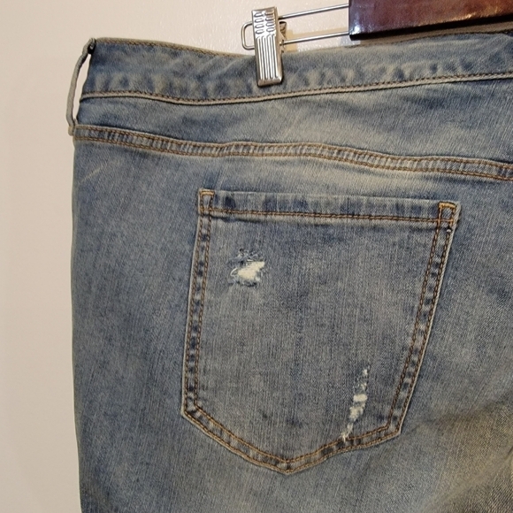 Torrid Light Wash Distressed Skinny Jeans Size 24R - Picture 10 of 17